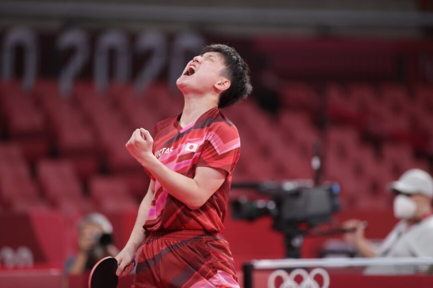 勝利の雄たけびをあげる張本智和【ITTF】