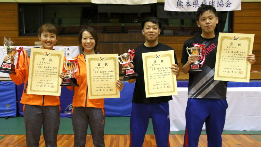 前回大会（2019年度）のダブルス覇者（左）?田美佳・宋恵佳ペア（右）徳島剛・横山輝ペア【JTTA】