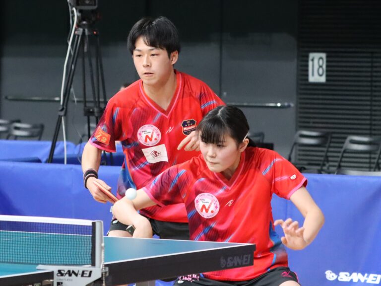 混合ダブルスベスト4進出の伊藤礼博・萩井菜津子組（日本大）