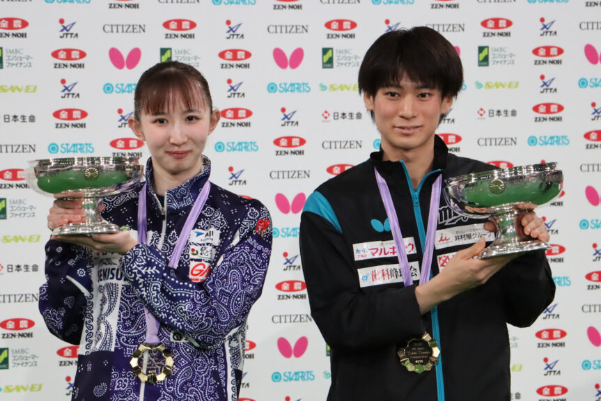 昨年女子シングルス優勝 早田ひな(左)・男子シングルス優勝 戸上隼輔(右)【JTTA】