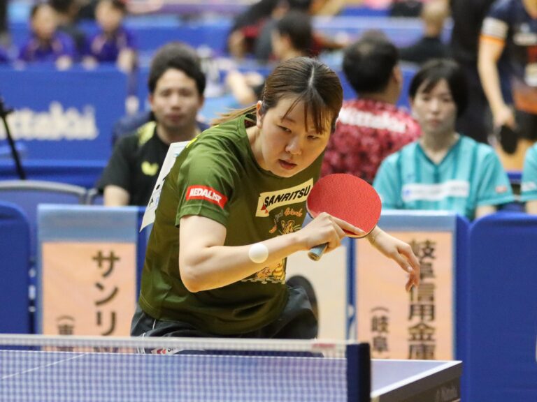 今年度からサンリツ（東京）に加入した牛嶋星羅はトップバッターで勝利を挙げた。