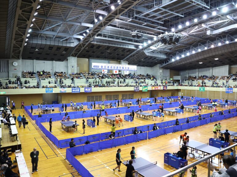 全日本卓球選手権大会(カデットの部)が長崎県立総合体育館で開幕。