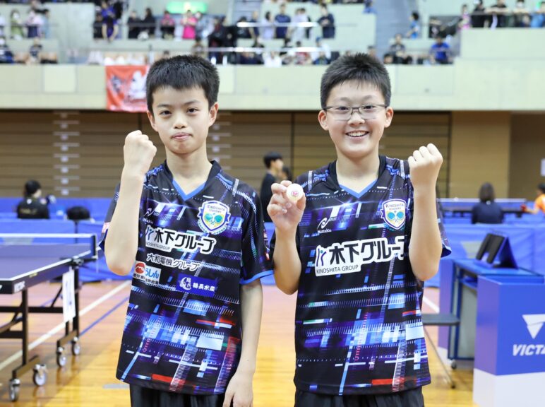 男子ダブルス優勝:大野颯真・小林右京組(木下アカデミー) 嬉しい初優勝を飾った