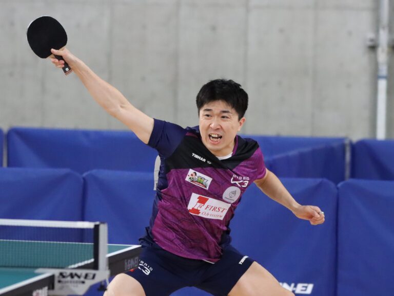 木造勇人（関西卓球アカデミー）を、気迫のプレーで打ち抜いた神巧也（ファースト）