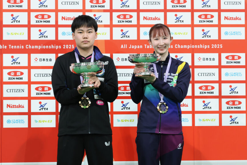 昨年男子シングルス優勝 松島輝空(左)・女子シングルス優勝 早田ひな(右)【JTTA】