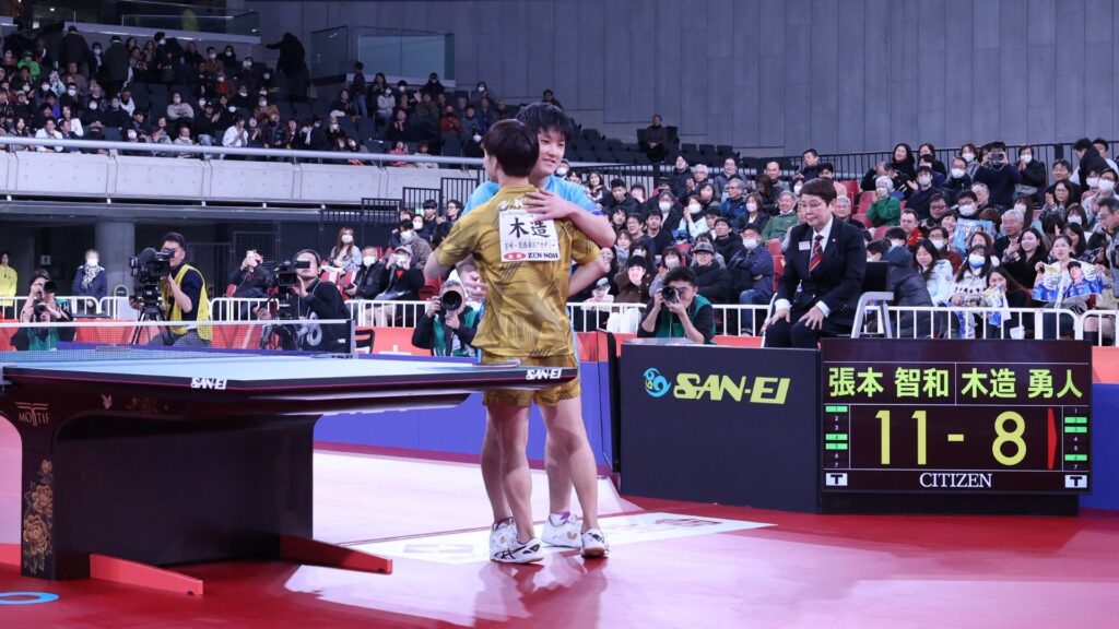 男子シングルス準々決勝で木造勇人（関西卓球アカデミー）とのフルゲームに及ぶ死闘を制した張本智和（トヨタ自動車）