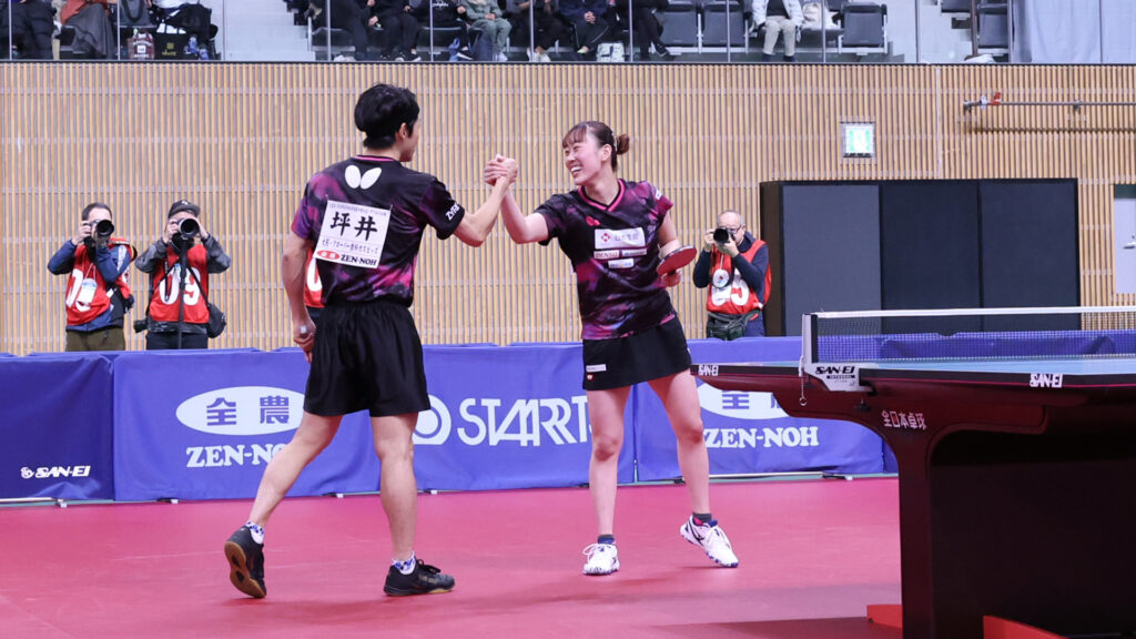 決勝進出を決めた坪井勇磨・赤江夏星（クローバー歯科カスピッズ、日本生命）